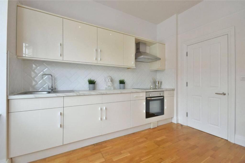 Luxury 3 Bed Apartment - Huge Outdoor Terrace & Amazing Transport Links London Exterior photo