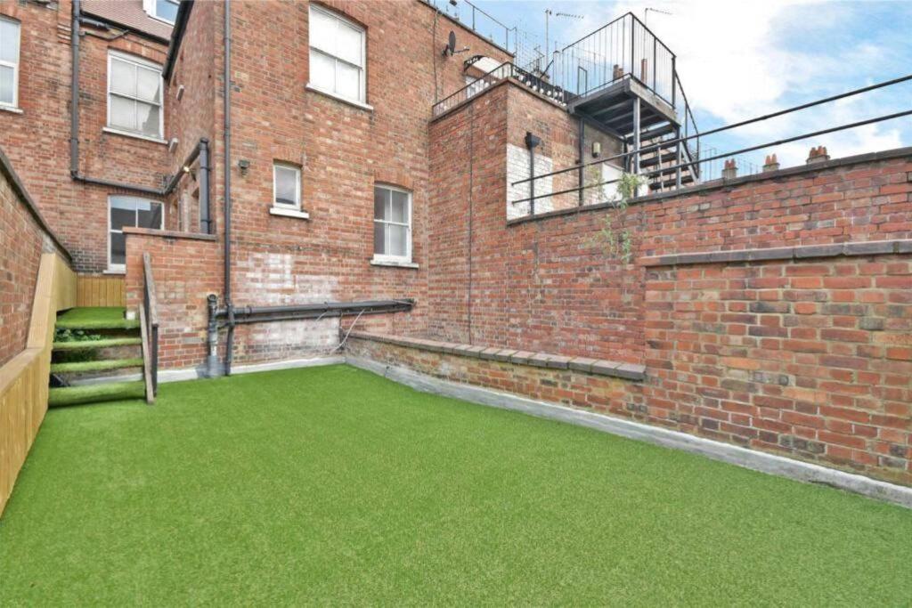 Luxury 3 Bed Apartment - Huge Outdoor Terrace & Amazing Transport Links London Exterior photo